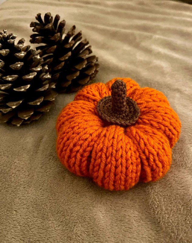 Вязанная интерьерная тыква