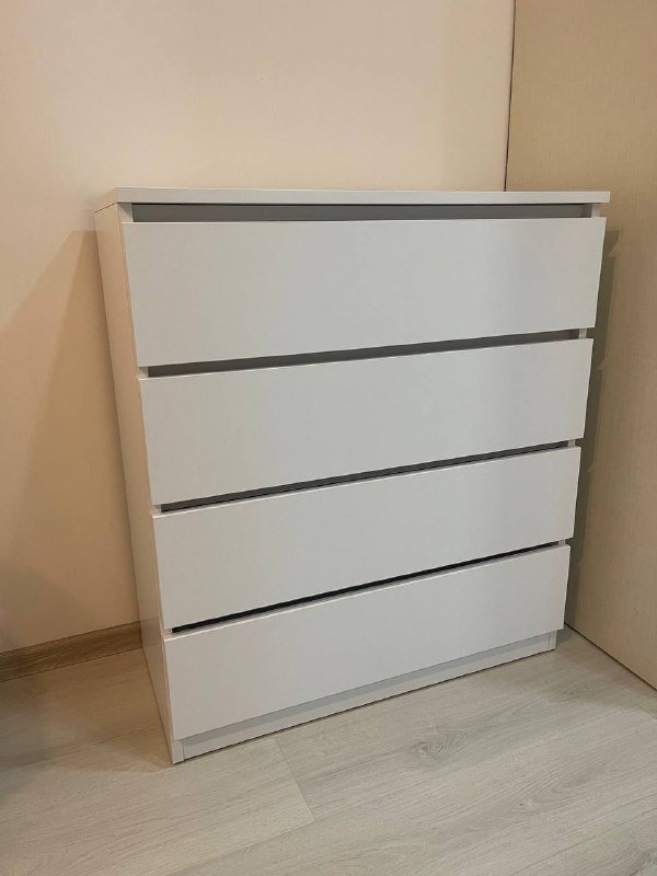 Белый комод