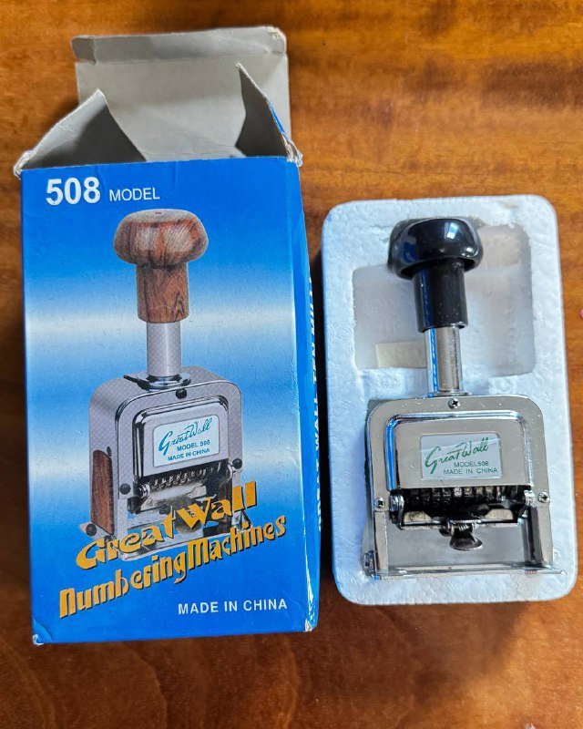 Лупа, набор скальпелей, зажим для люверсов, нумератор, степлер, дырокол 4