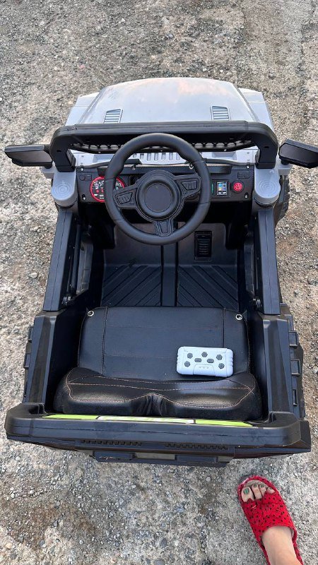 Электрическая детская машина с музыкой и аккумуляторами 3