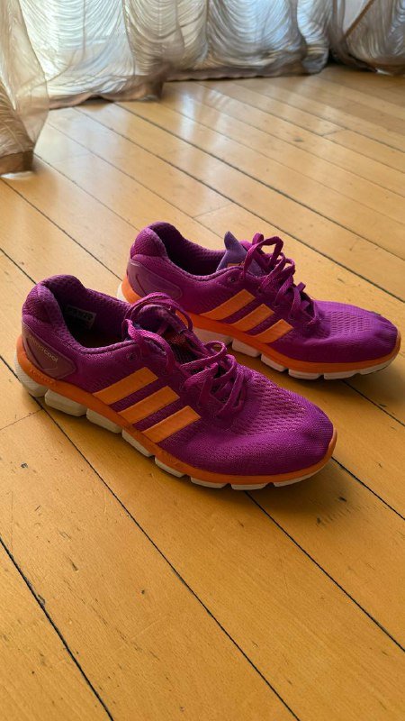 Женские кроссовки Adidas