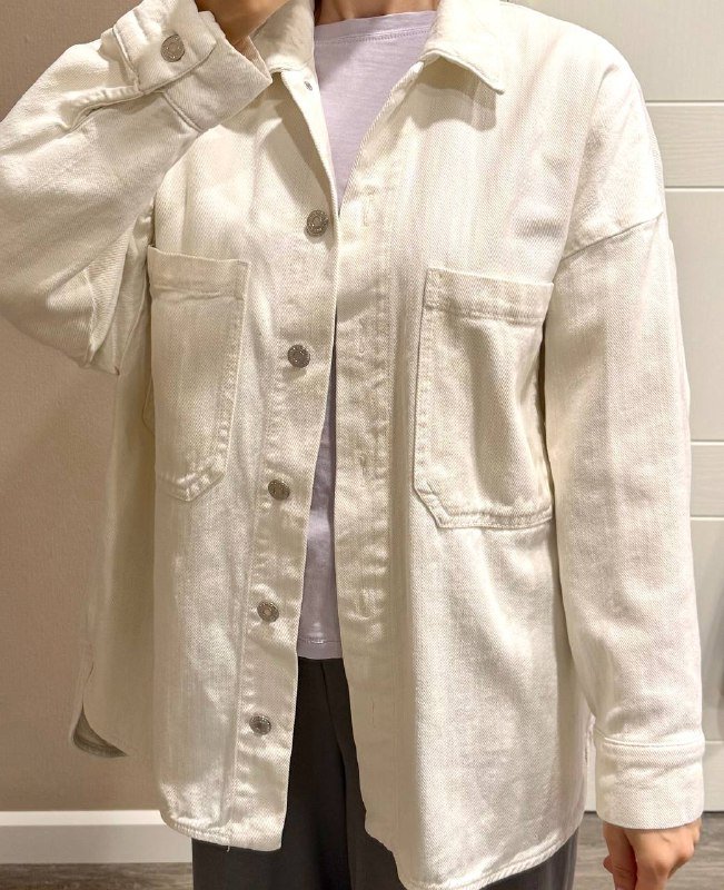 Белая оверсайз куртка Zara