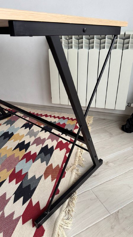 Стол из дерева и металла 3