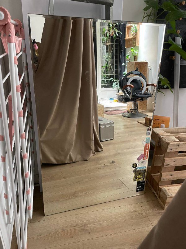 Зеркало, сетевые адаптеры, ящики из МДФ