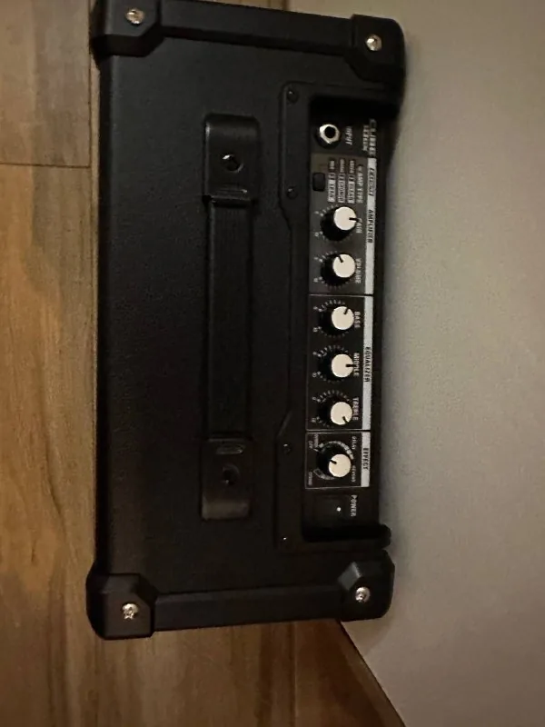 Roland Cube-10GX комбоусилитель 1