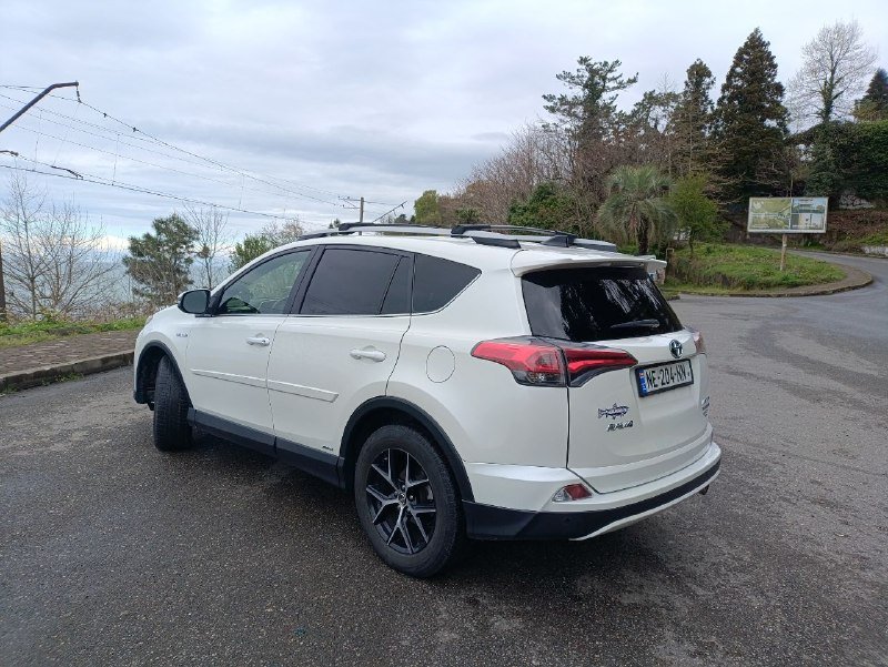 Toyota RAV4 Hybrid 3