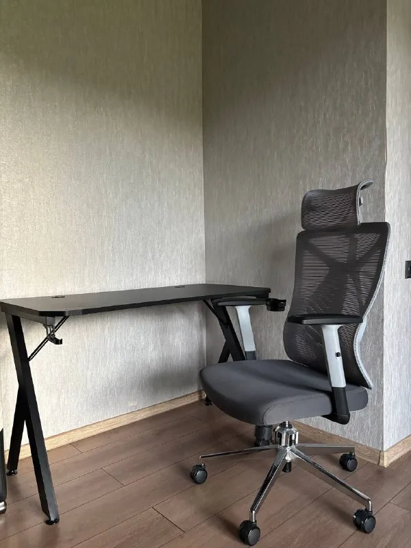Gaming desk, office chair 1