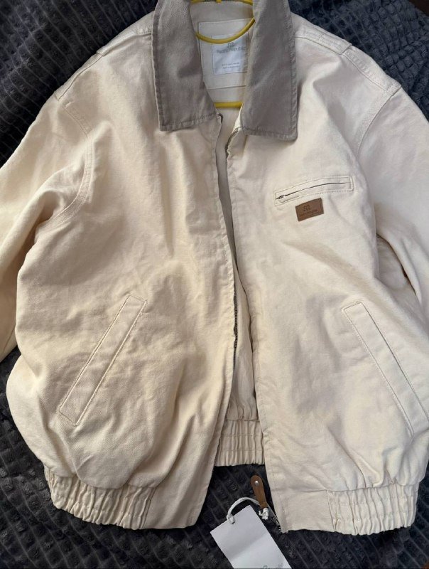 Бомбер, лоферы, кроссовки, куртка, босоножки