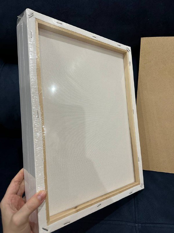 Холст, краски акриловые, кисти, игры, маскарадная шляпа