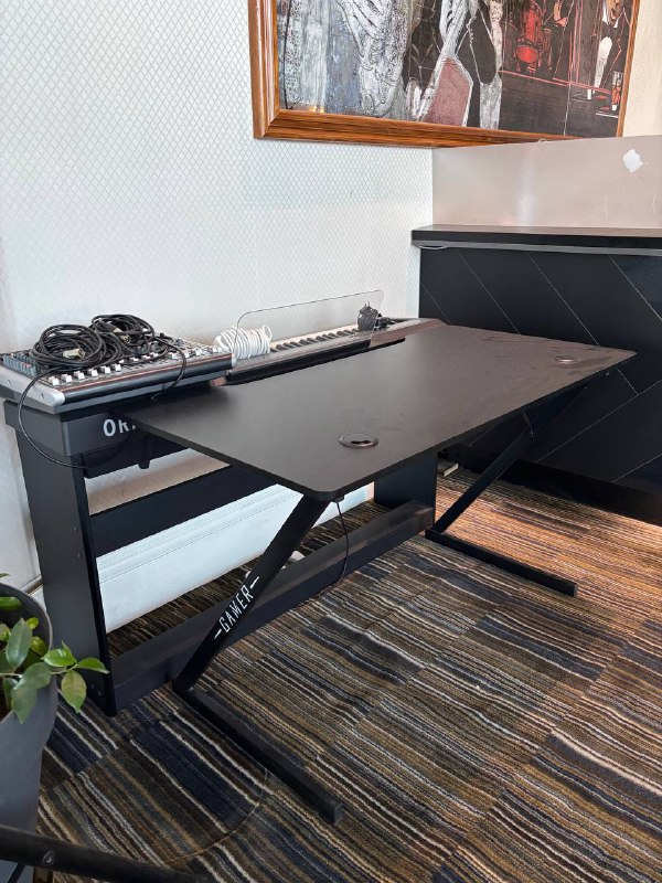 Микшерный пульт Behringer QX1832, Игровой стол Gaming Table Jusk, Комплект The box CL 106/112MKII 3