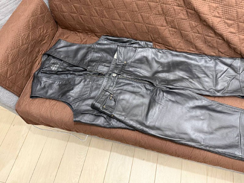 Брюки и жилетка из натуральной кожи унисекс