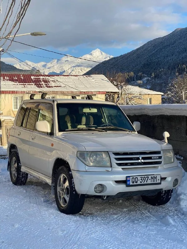 Mitsubishi Pajero IO 1