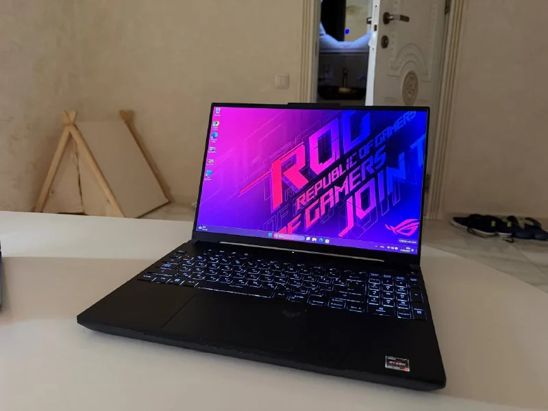 Игровой ноутбук Ryzen 7, RX 7600S 1