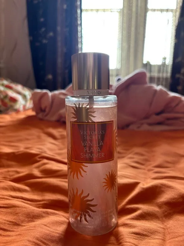 Victoria’s Secret Vanilla Playa Shimmer 1
