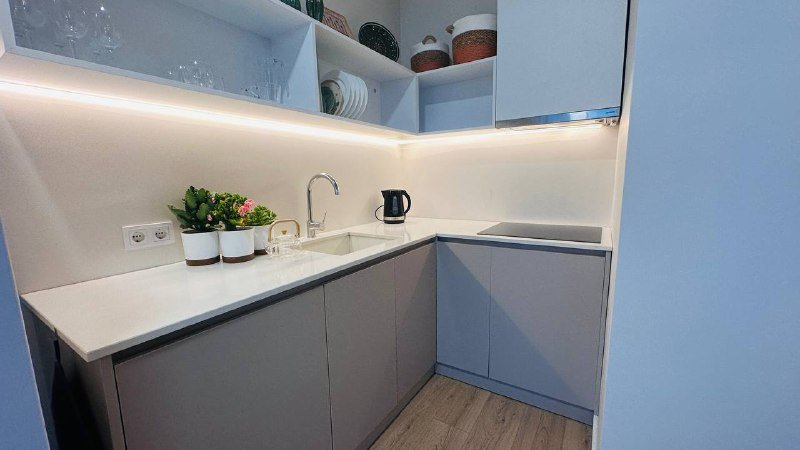 Кухонный гарнитур шкафы верхние и нижние с подсветкой 3