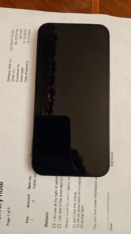 iPhone 12 mini с аксессуарами 2