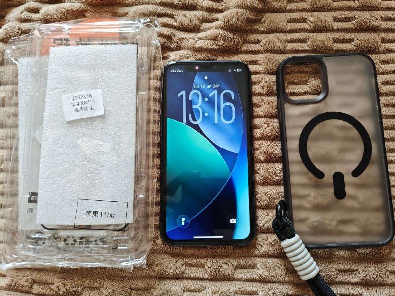 iPhone 11 128 gb, черный, с чехлом и зарядкой