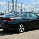 Hyundai Elantra SEL 5