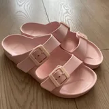 Шлёпанцы Miniso, сандалии Crocs, лонгслив Nike, комплект Koton 2