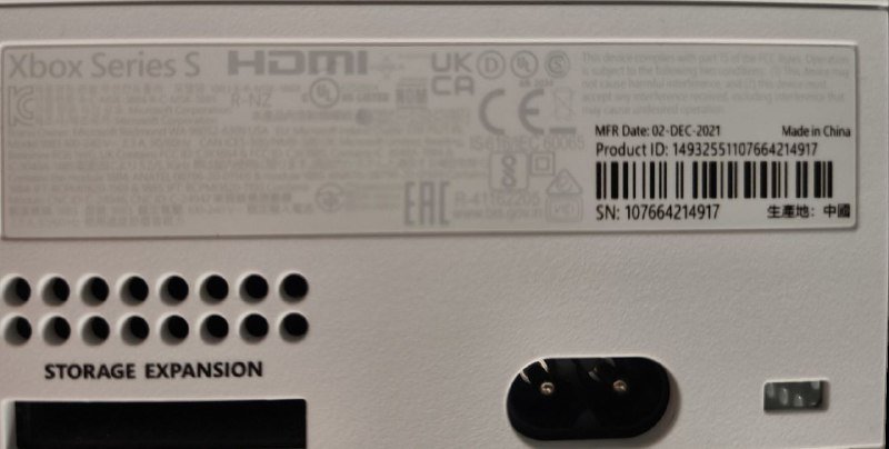 Xbox Series S, два геймпада, HDMI кабель 2