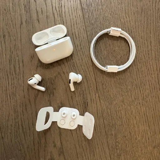 Наушники Apple AirPods Pro первого поколения