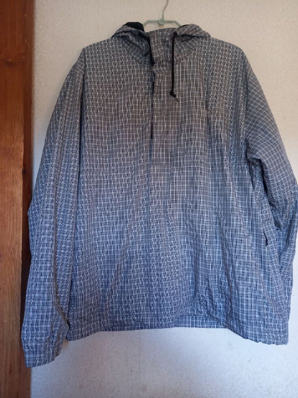 ветровка Carhartt, джинсы Lee, куртка Taifun, ботинки Skechers, кеды Vans