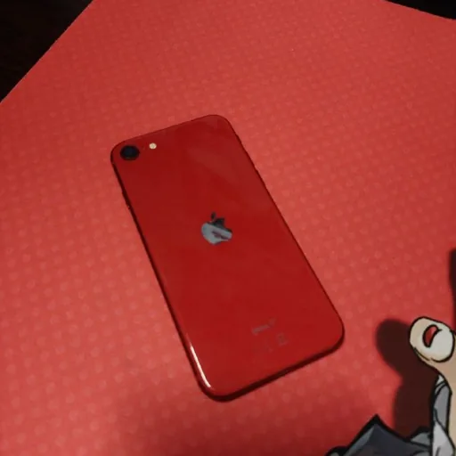 iPhone SE 2020 красный