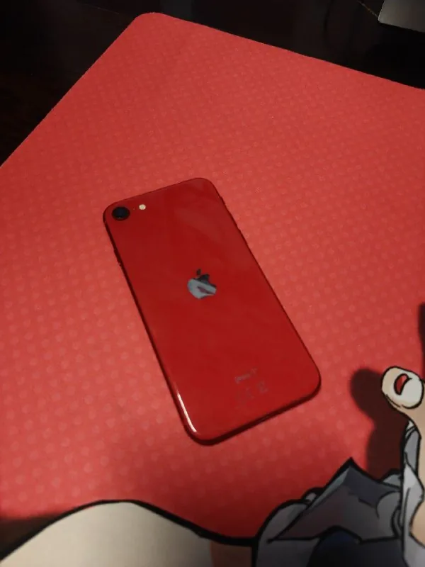 iPhone SE 2020 красный 1