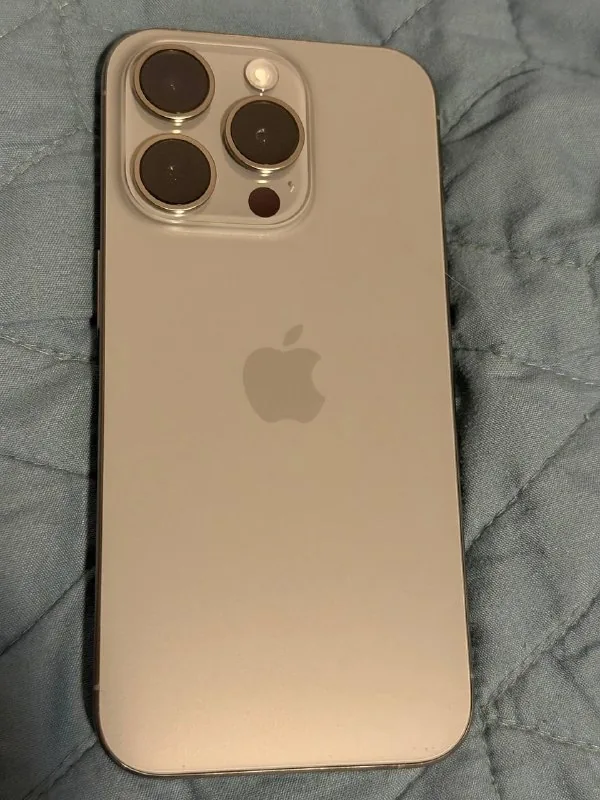 iPhone 15 Pro 128GB, iPhone 13 128GB 1
