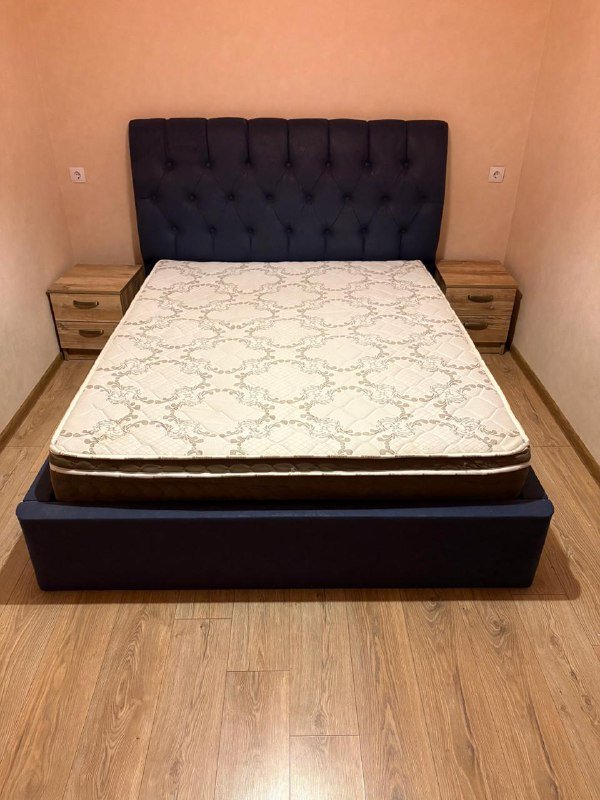 Кровать с матрасом 2