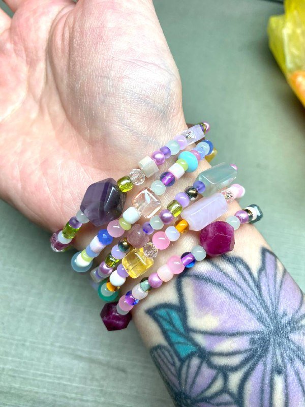 Браслеты на резинке из стекла и натуральных камней 3