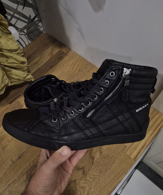 Кожаные куртки, футболка, кеды Diesel и другие 7