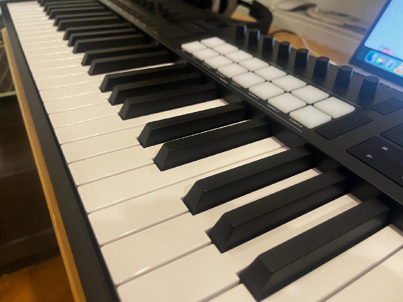 Novation Launchkey Mk4 49 midi-клавиатура 3
