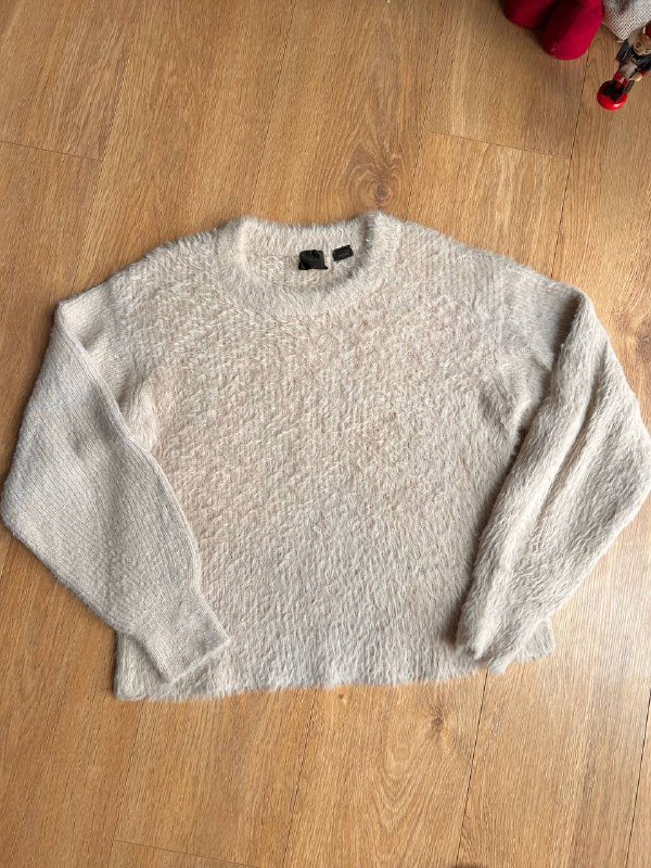 Свитер Pinko, свитшот Max&Co, юбка Urban Outfitters, леггинсы Stefanel 1