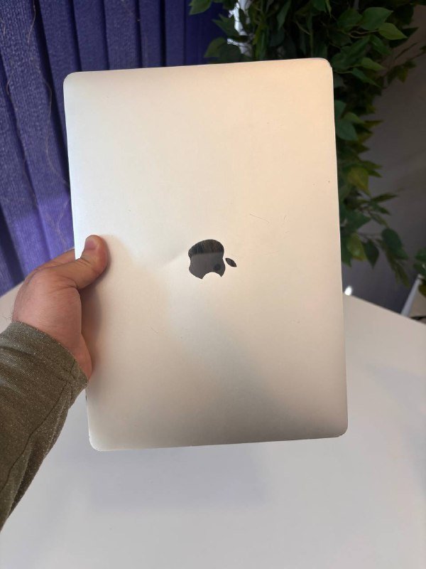 Macbook pro 2019 i5 16/256 GB 5