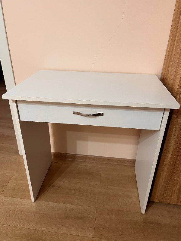 Стол с ящиком