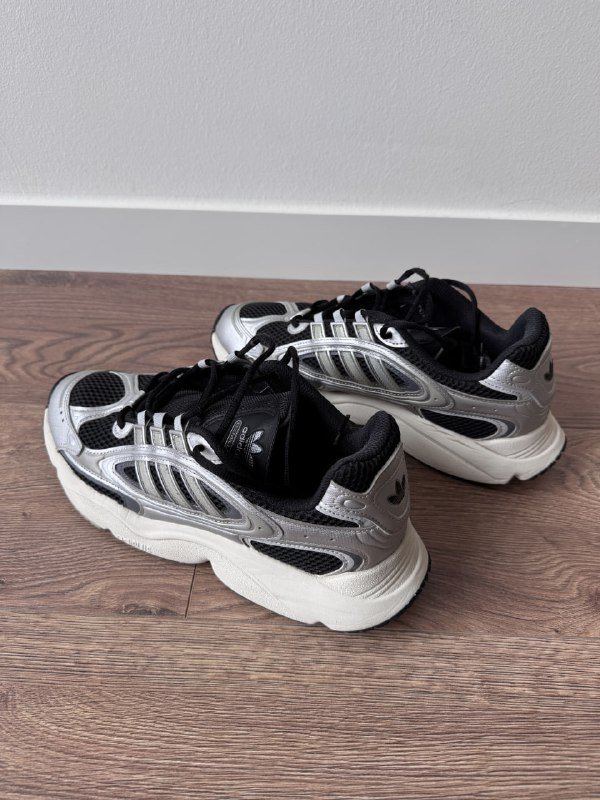 Кроссовки Adidas Ozmillen черно-серебряные, размер US 11
