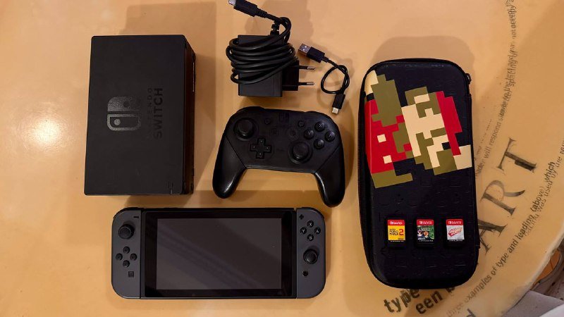 Nintendo Switch, 3 games, original controller, dock, microSD