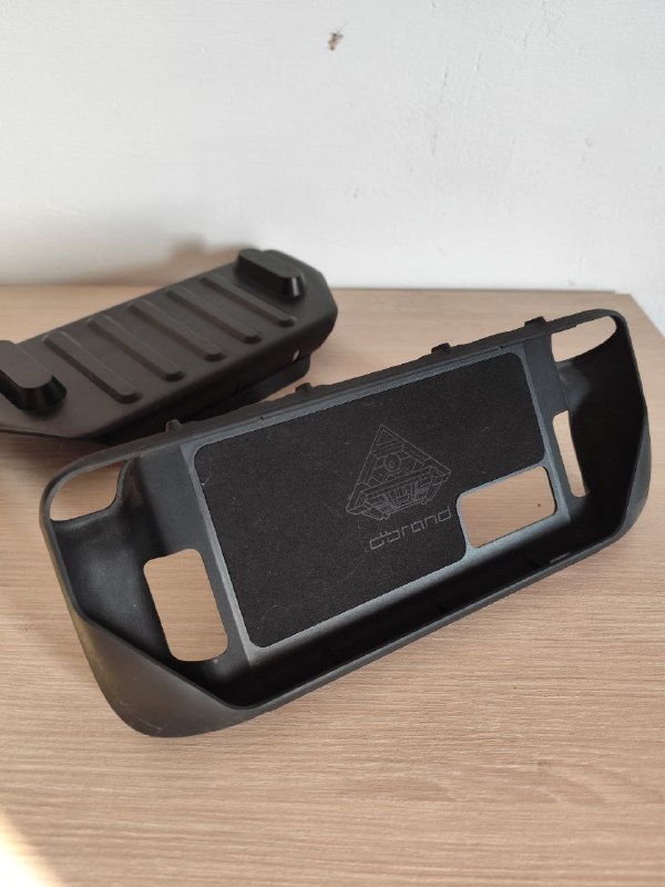 Steam Deck 512GB with Killswitch Travel Case and Extras 3