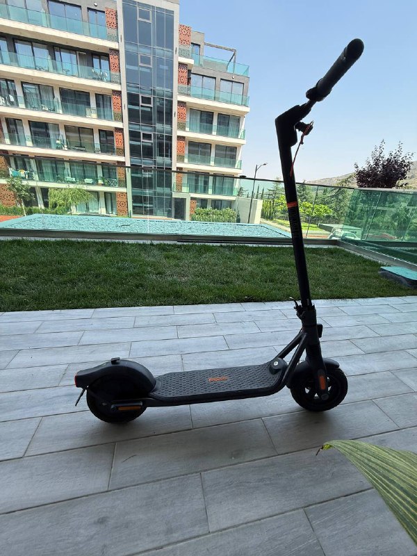 Самокат Ninebot Kickscooter F2 Pro почти новый 4
