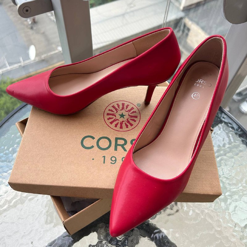 Белые кожаные лоферы Тофа, Чёрные кожаные лоферы Caprise, Чёрные кожаные лоферы с заклёпками Carnaby, Красные кожаные туфли, Золотые мюли 4