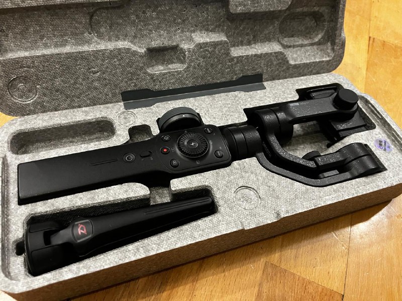 Стабилизатор (гимбл) для смартфона Zhiyun Smooth 4