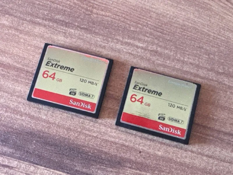 Compact Flash SanDisk Extreme 64GB, две