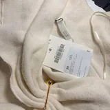 Крем Estée Lauder, кофта Zara 3
