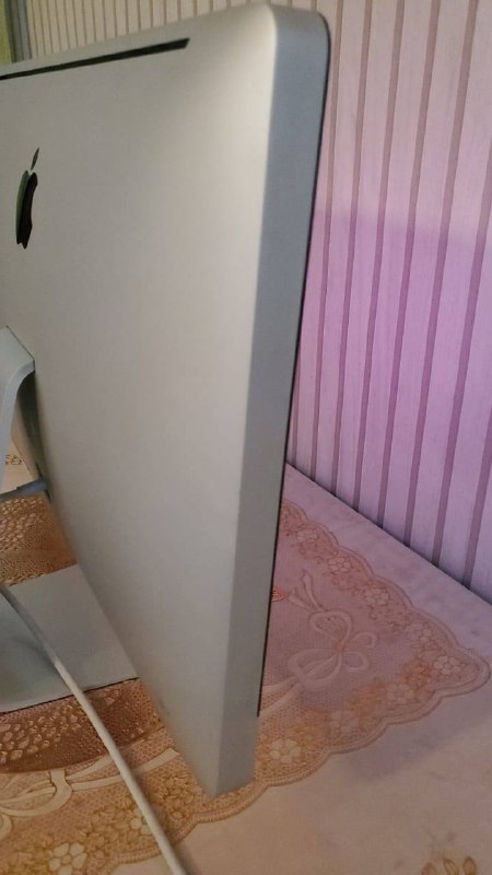 Apple iMac 2010 года 3