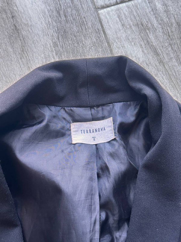 Пиджаки черный TERRANOVA, укороченный черный, бежевый United Colors of Benetton 2