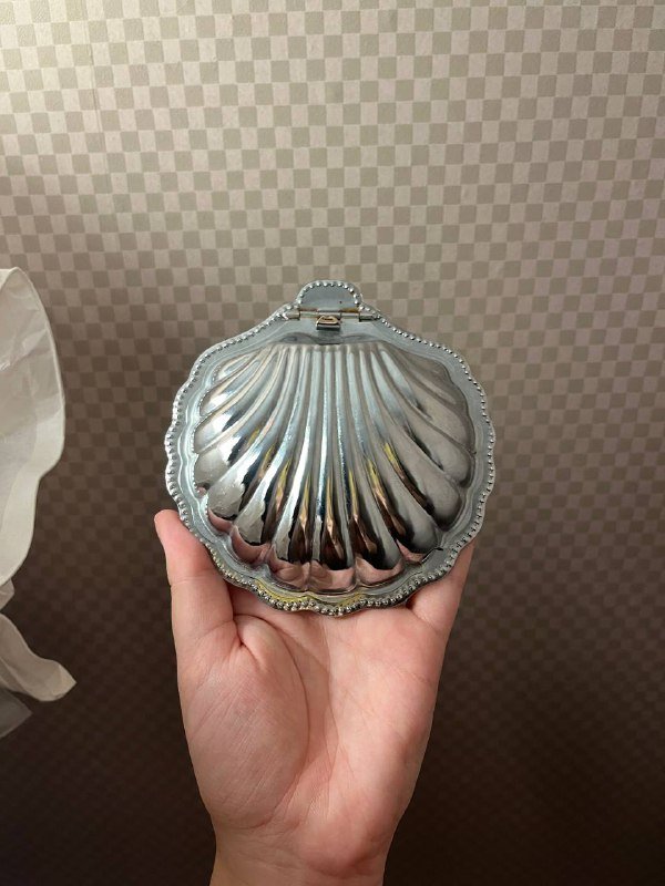 Винтажная икорница в виде ракушки металлическая со стеклом