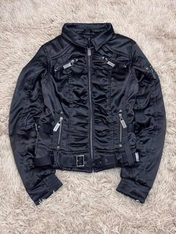 Женская черная куртка размер S/M