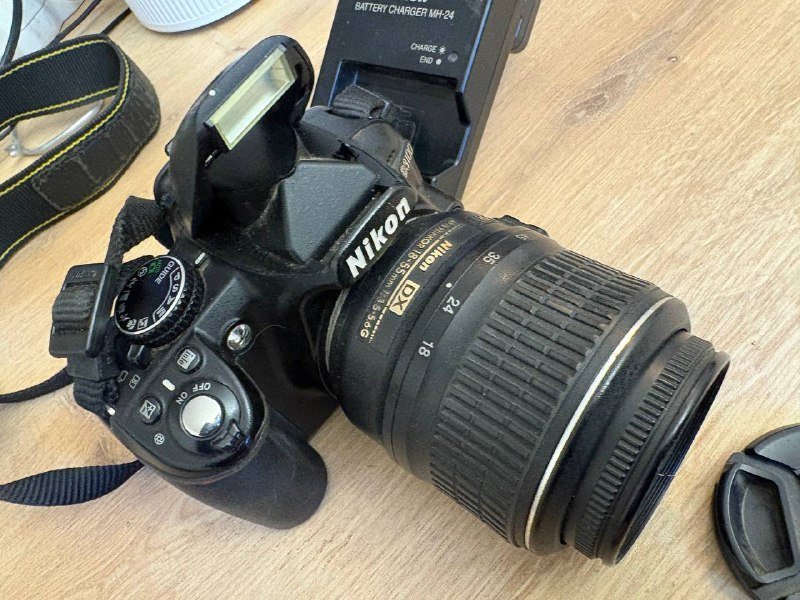 Фотоаппарат Nikon D3100, объектив 18-55mm VR, зарядка, сумка, крышка, ремень 4