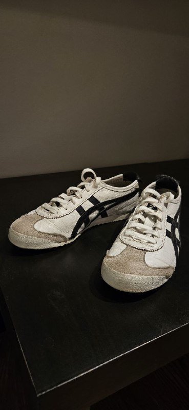 Кроссовки Onitsuka Tiger белые с чёрными полосами, размер 37
